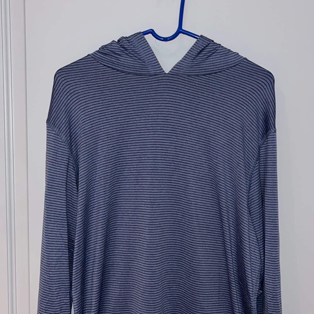 Men’s Vineyard Vines lightweight hooded shirt